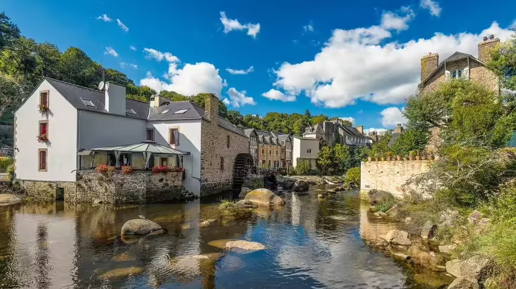 romantic Pont Aven (20 min drive)