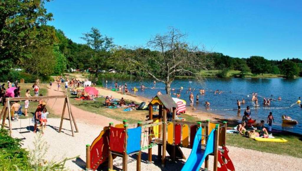 Baignade surveillée à Lormes à 15 km.
