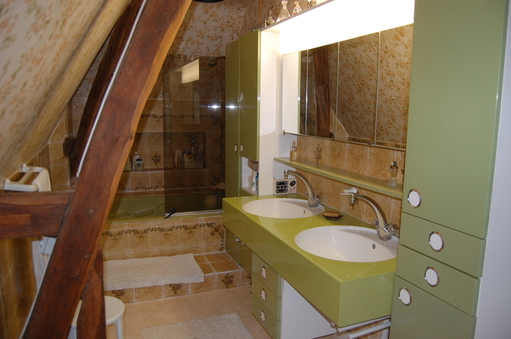  Bathroom 1- suite