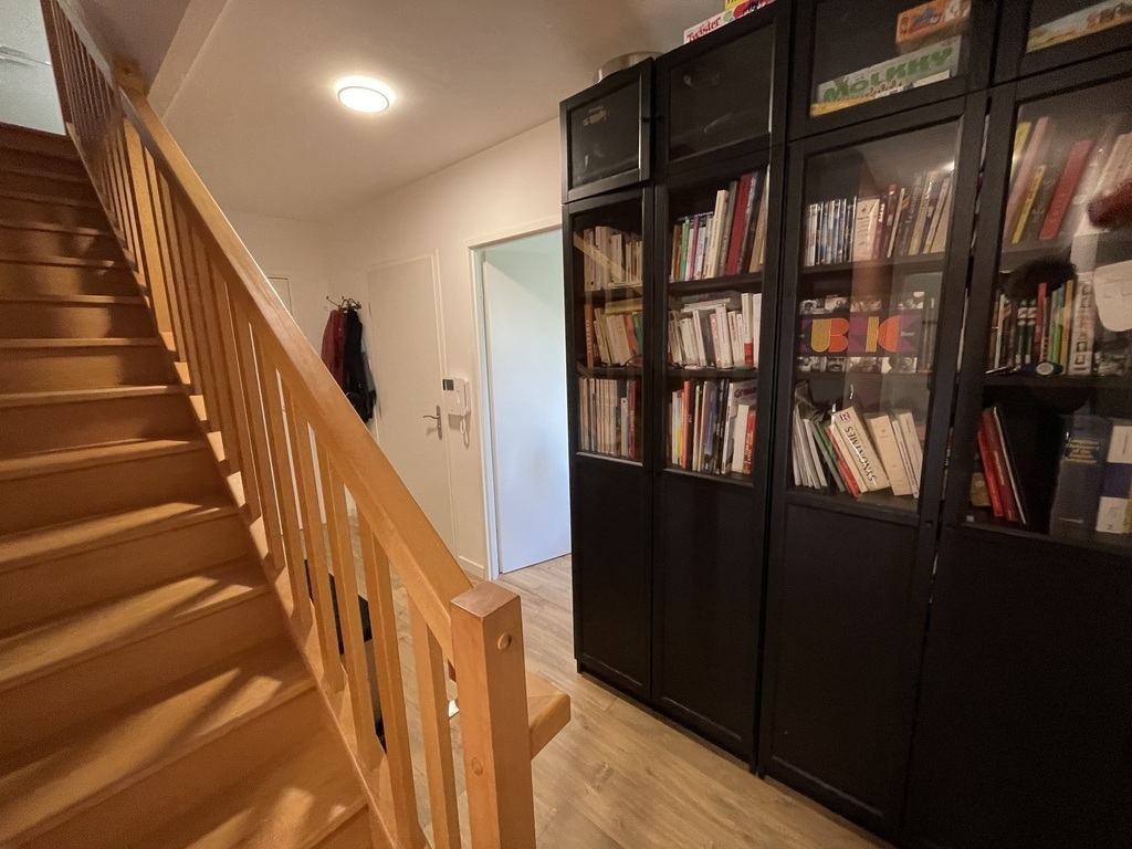 Corridor to the parents's ensuite bedroom.