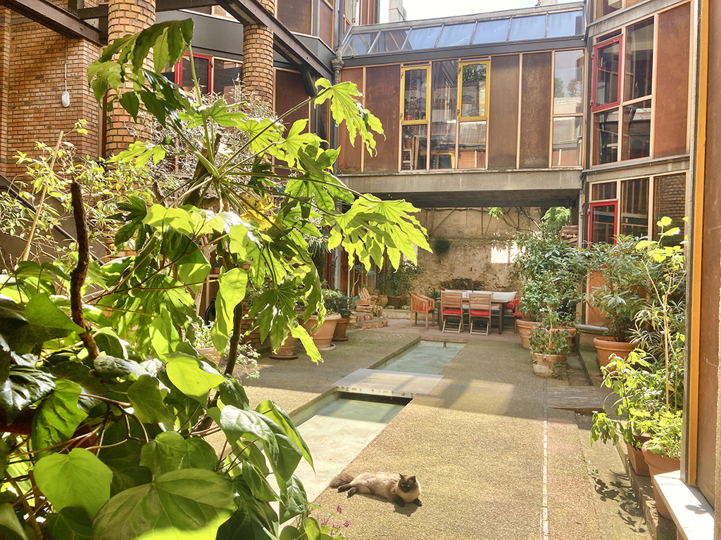 The patio, at the heart of the condominium.