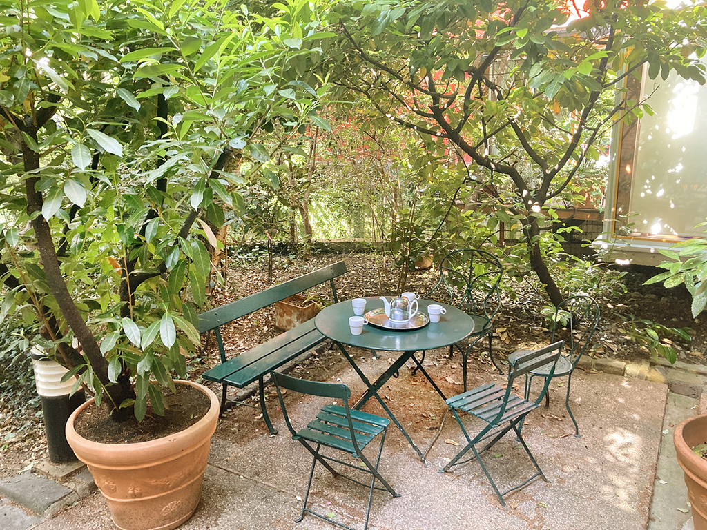  The garden in front of the appartment 