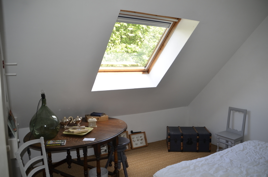 Room 2 with large size bed