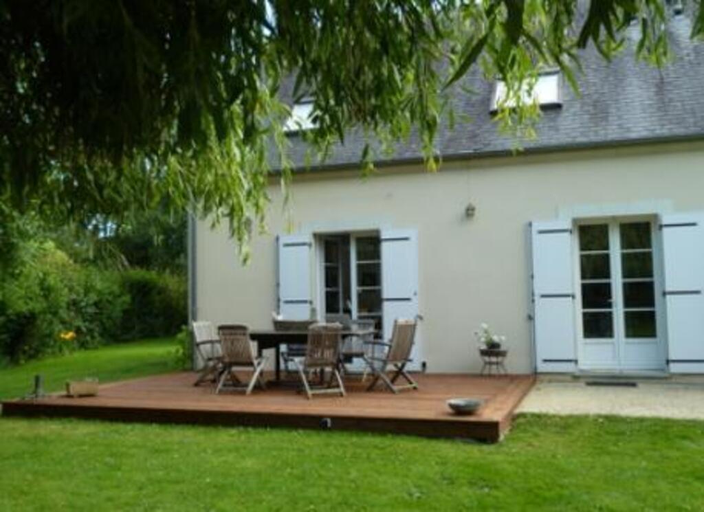 wooden terrace for Breakfast ( sunny ) or Afternoon ( shadow ) in the backyard