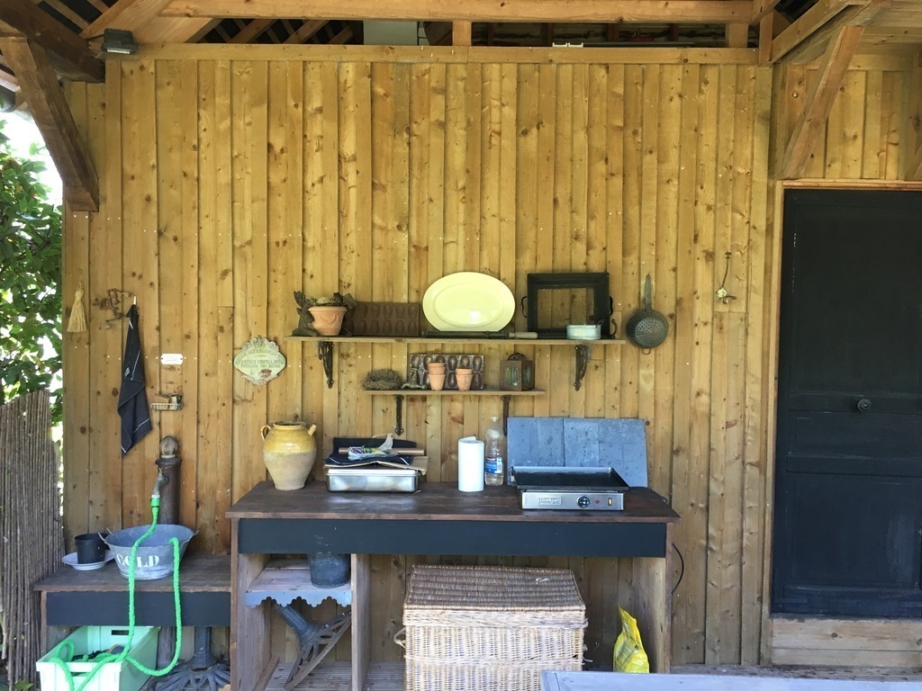 Plancha in the wooden shed