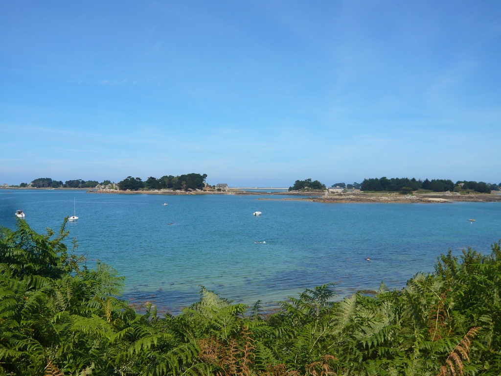 baie de Pellinec, 500 m by the path : high tide