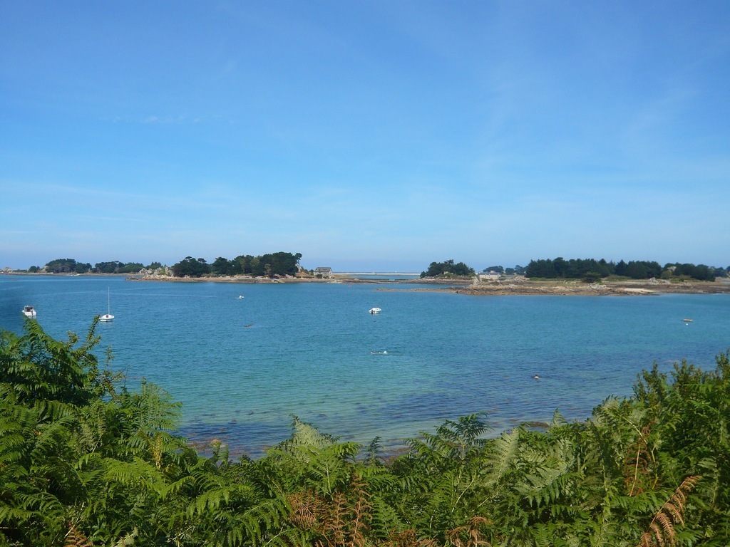 baie de Pellinec, 500 m by the path : high tide