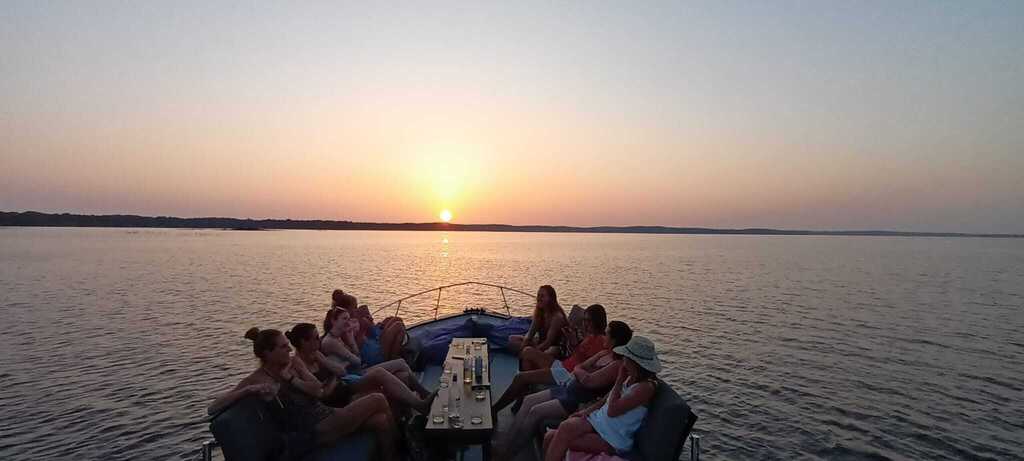 Boat cruise by the lake on an old Chaland, available during spring, summer and autumn.