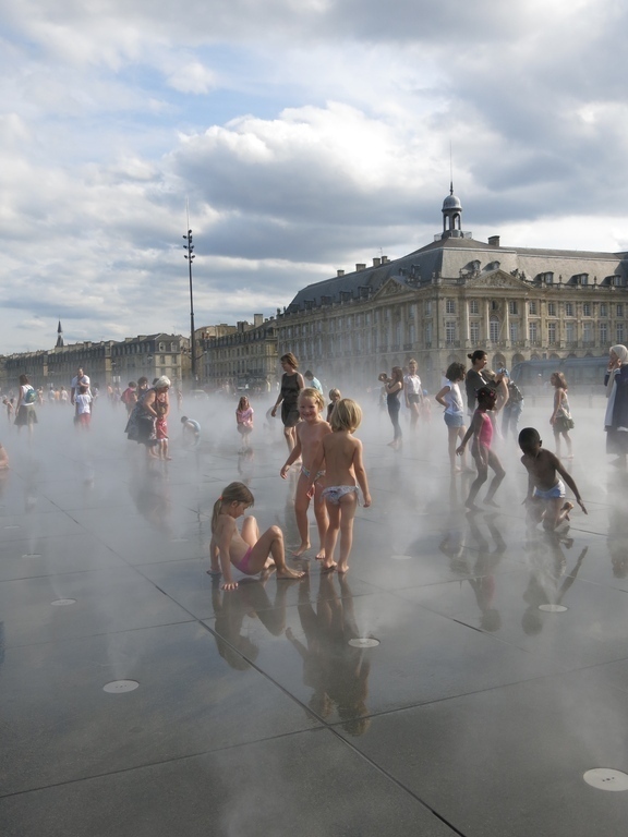 The famous water mirror in Bordeaux