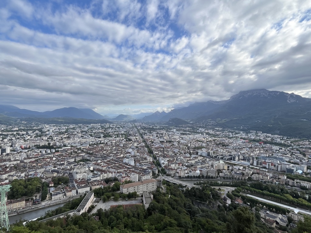 Grenoble dans ses montagnes