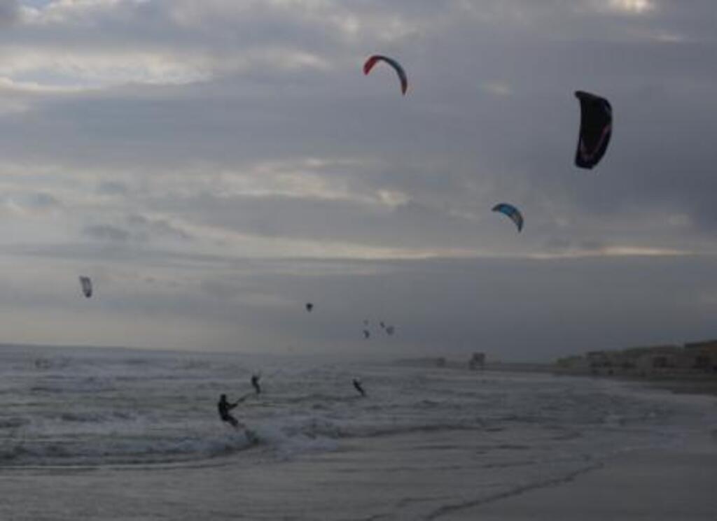 kite surf on the beach