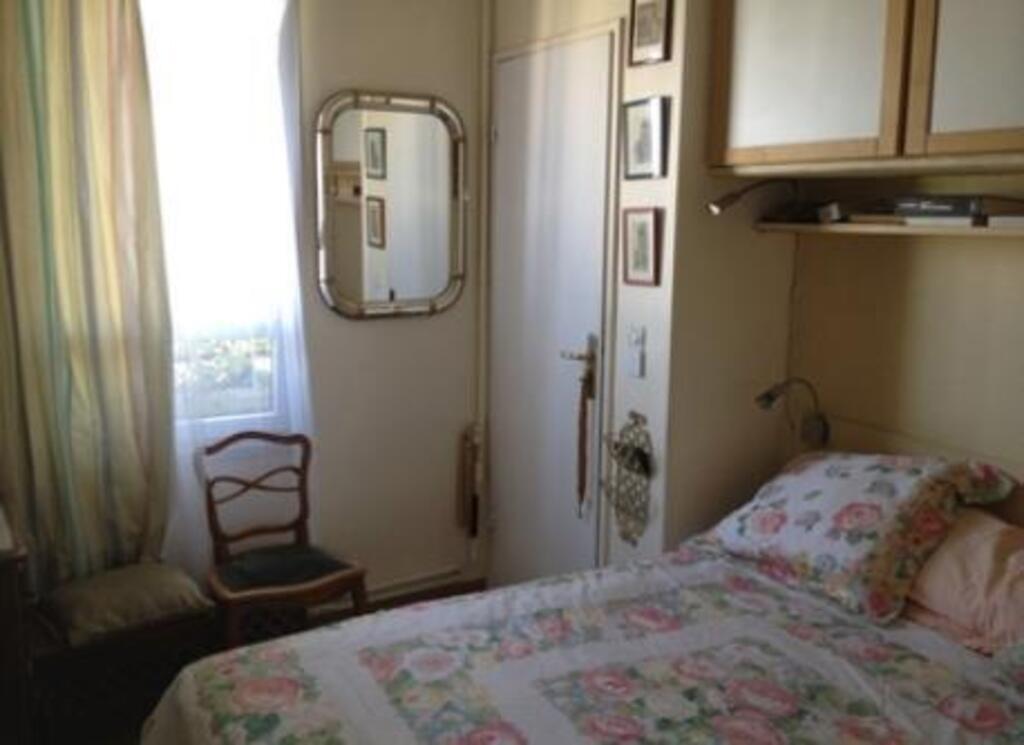 room 1 with kind size bed