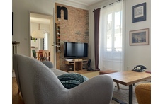 Le salon ouvre sur la cuisine salle à manger. 