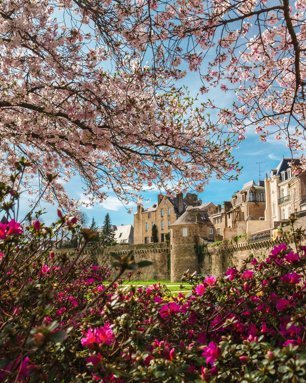 Vannes, le château et le jardin des remparts (photographie de Morgan Taltavull). 