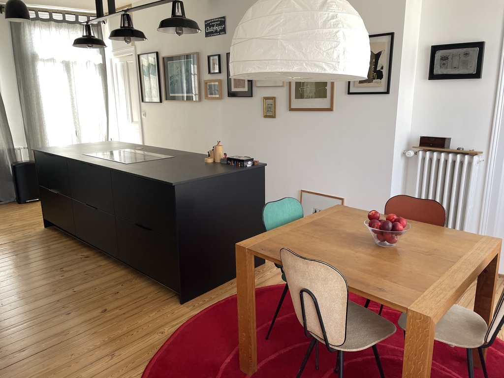 La salle à manger et cuisine. 