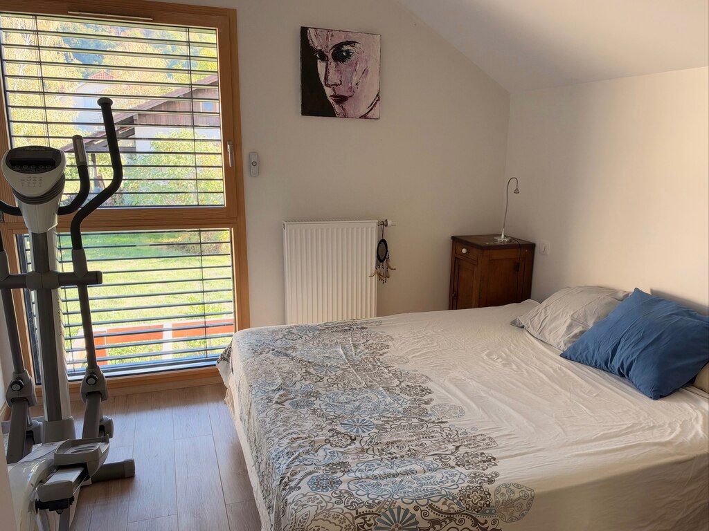 B's room