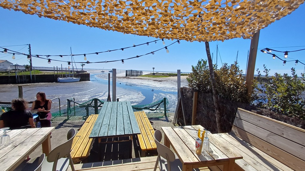 Oyster hut in Andernos