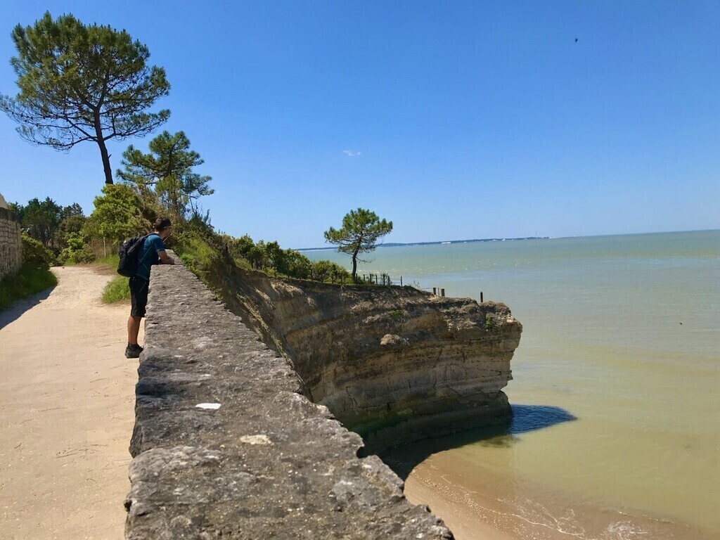 Suzac: Forest walking trail, cliffs, views of the estuary, and beautiful beaches