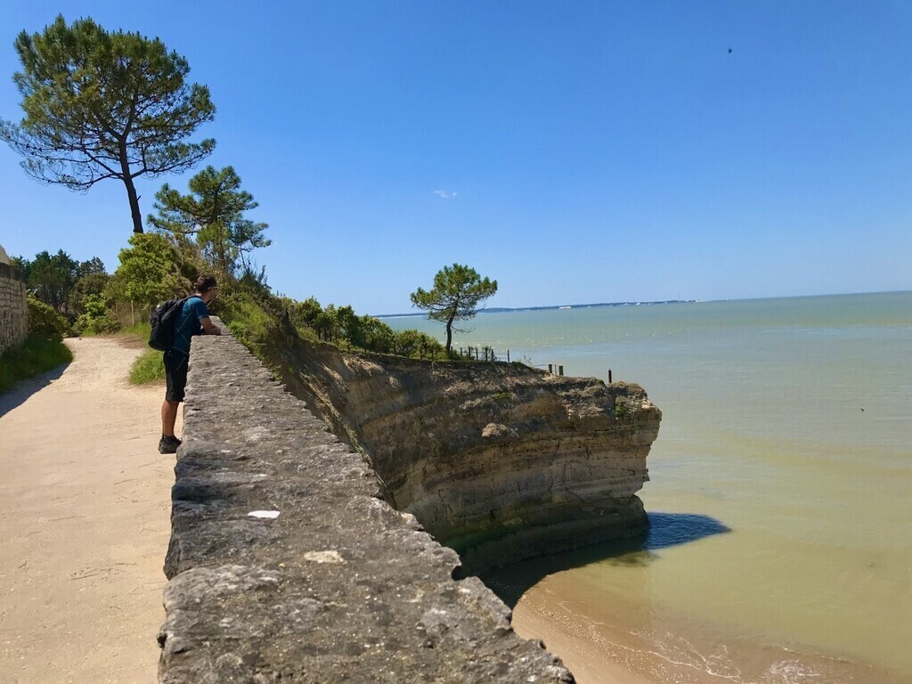 Suzac: Forest walking trail, cliffs, views of the estuary, and beautiful beaches