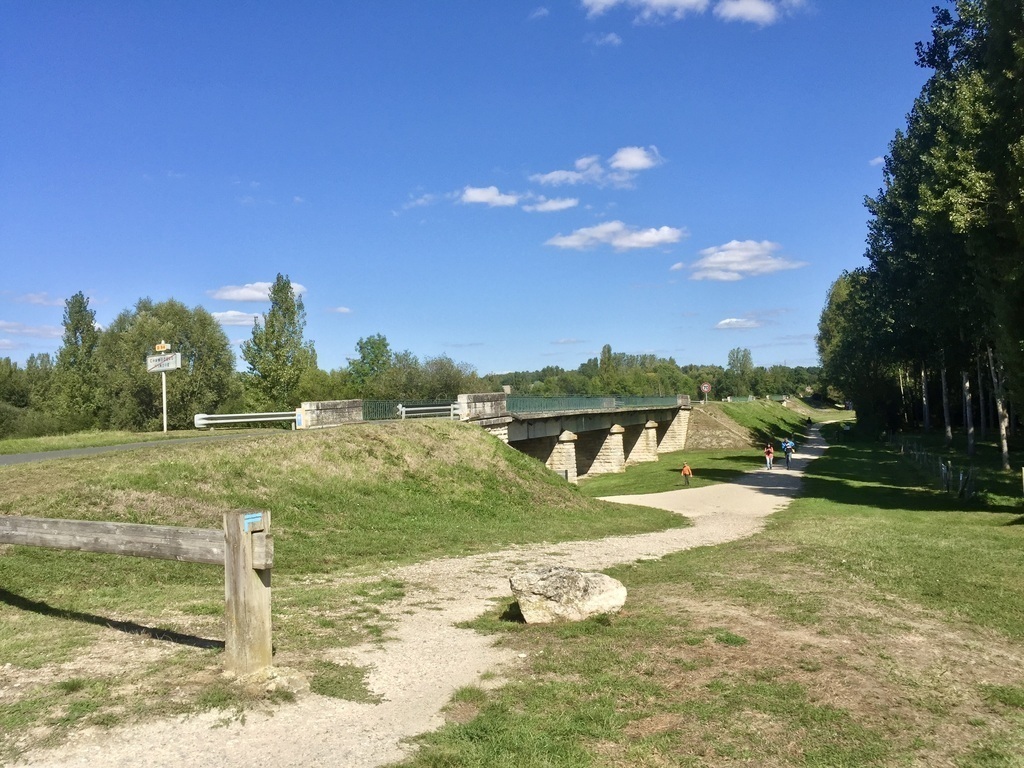 Easy access to the forest down our street on a fitness trail. 2km from public Loches forest.