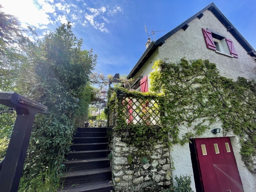 you can see the entrance through the basement