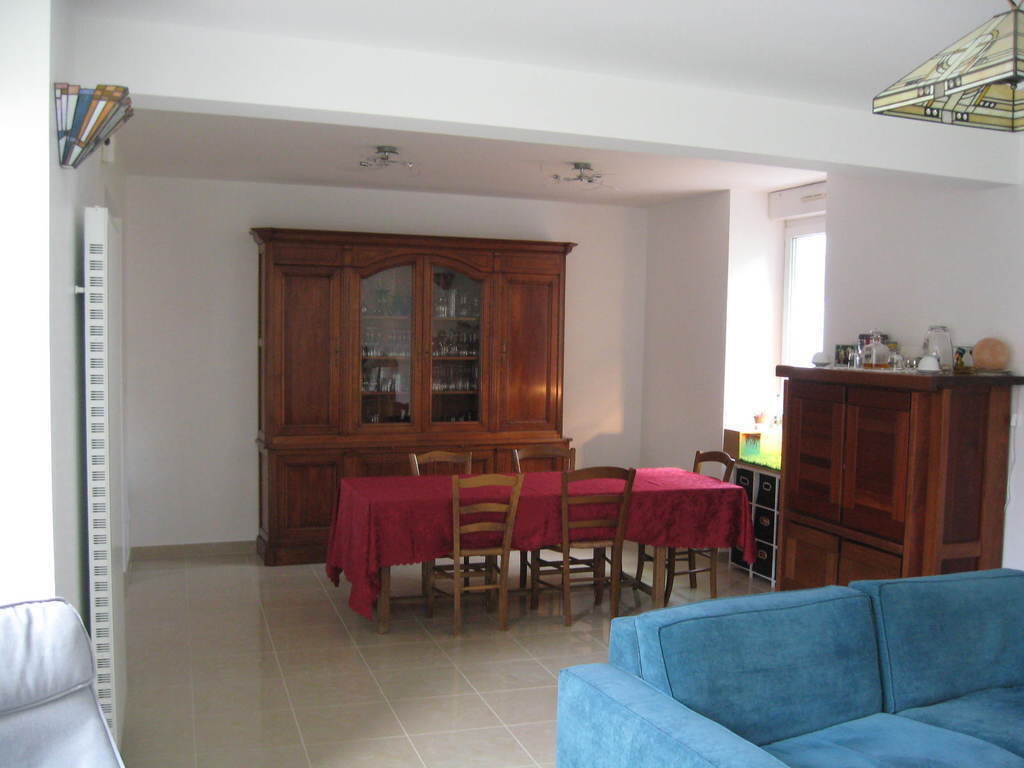 The dining room / La salle à manger