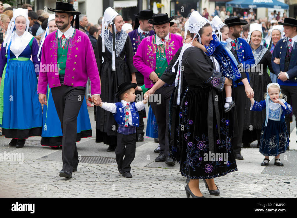 Les costumes traditionnels de Plougastel