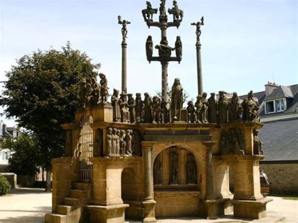 Le célèbre calvaire du 17ème siècle de Plougastel
