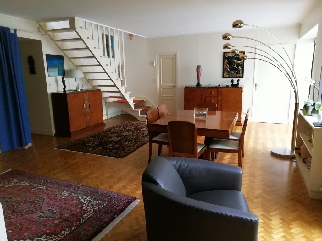 Quatrième vue du salon