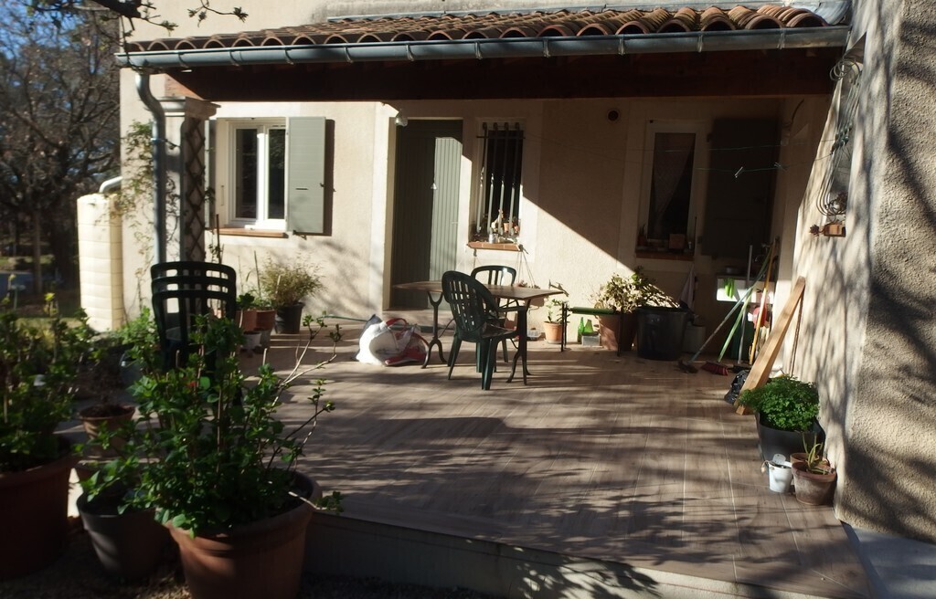 terrasse nord de la maison.