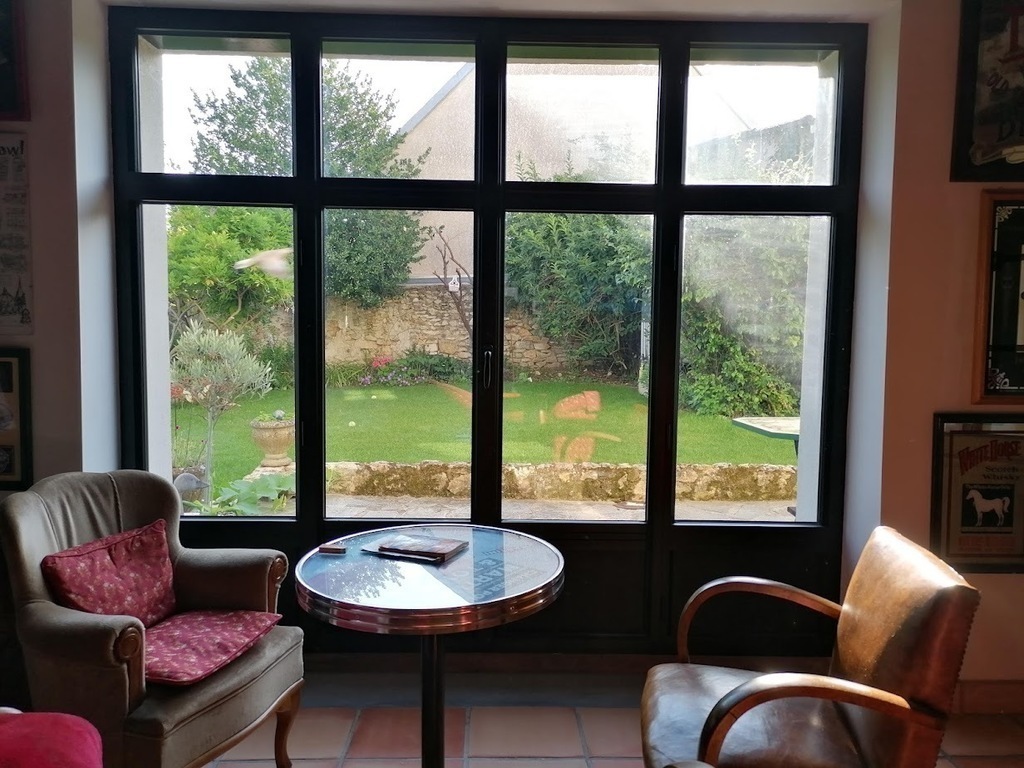 the living room (or "pub" with view on the garden)