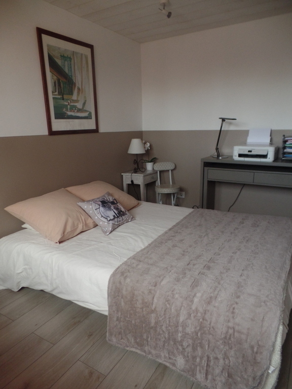 Office with double bed / Bureau avec lit double / Oficina con cama doble