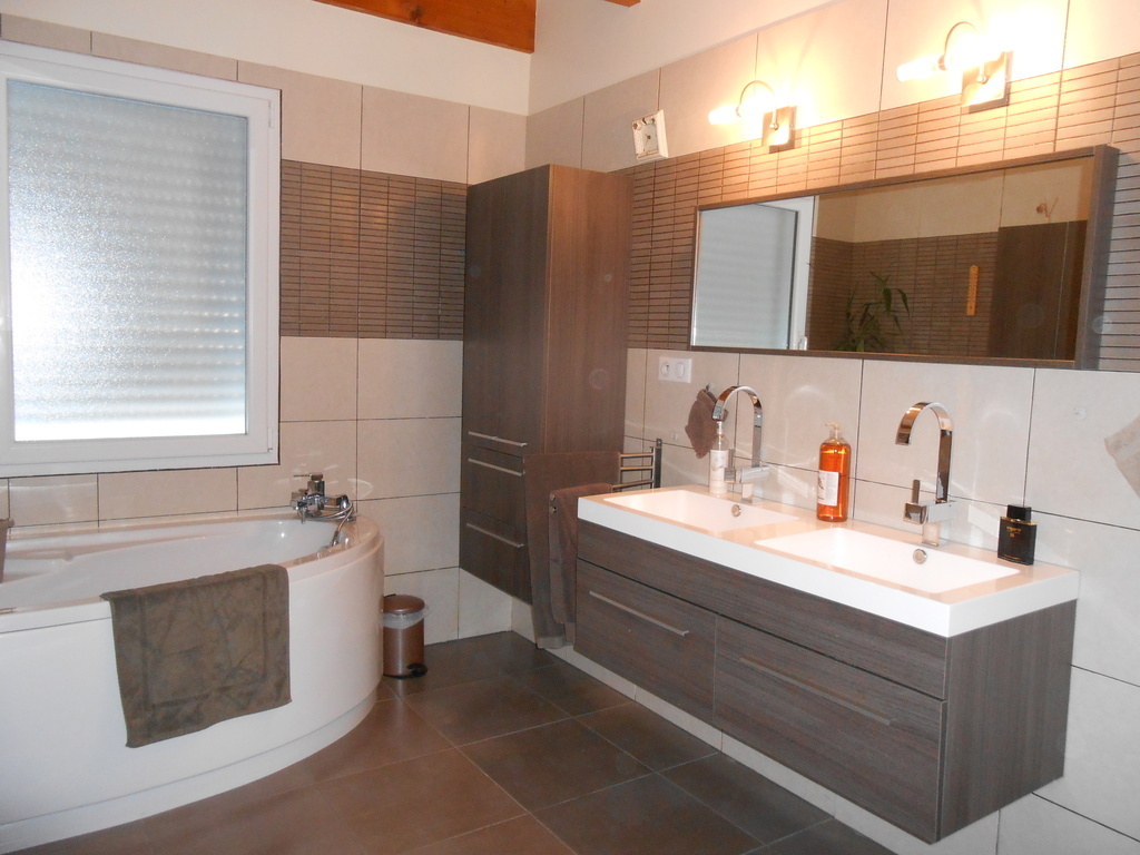 Main bathroom / Salle de bain principale / Cuarto de bano principal