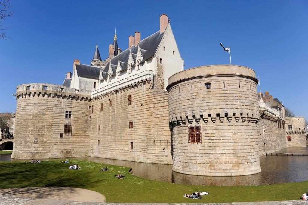 Castel of Nantes / Château de Nantes / Castillo de Nantes - 15 km