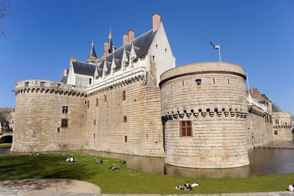 Castel of Nantes / Château de Nantes / Castillo de Nantes - 15 km