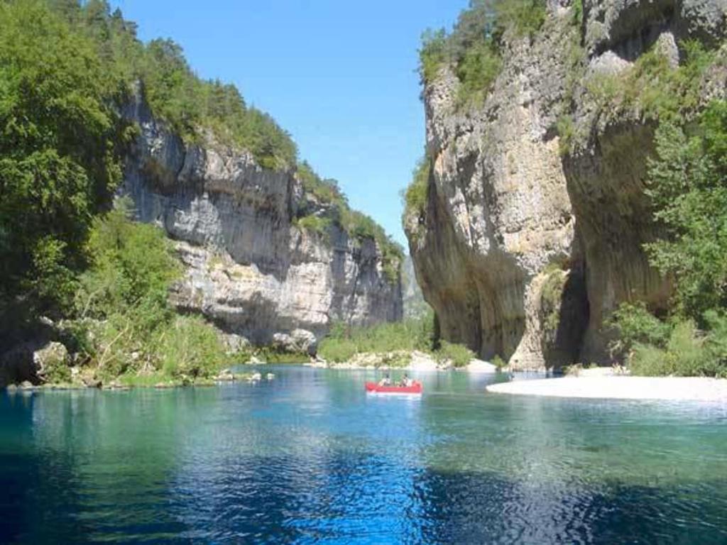 LES GORGES DE L'AVEYRON ET LEURS SPORTS NAUTIQUES