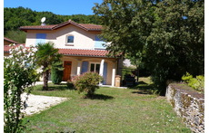 Let's have a real break in a peaceful place close to commodities