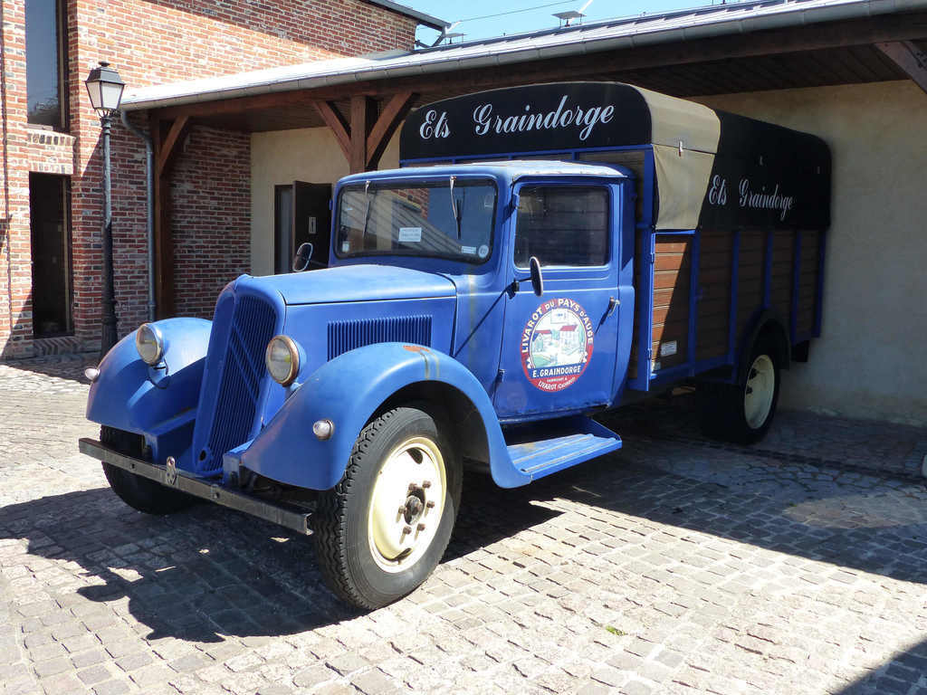 A Livarot, camion de la fromagerie Graindorge (photo Jen & Dirk)
