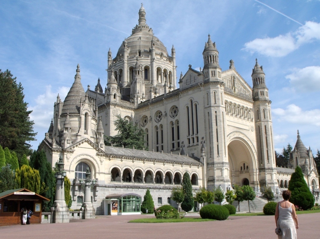 Lisieux : Basilique Sainte-Thérèse (style néo-byzantin, 1923-1937)