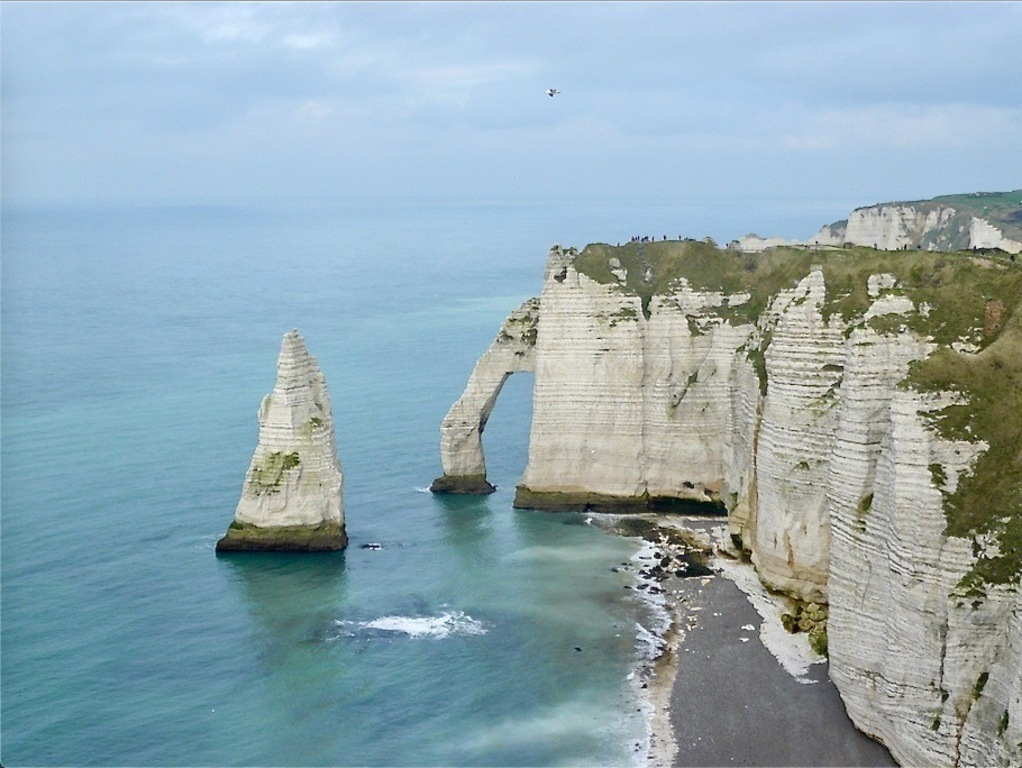 Etretat et son aiguille (UNESCO) : Maupassant la décrit, Maurice Leblanc y habite, Arsène Lupin y sévit...