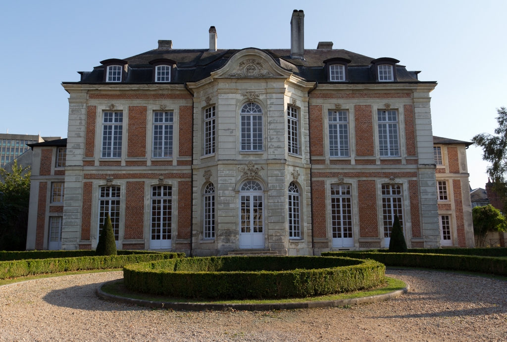 Hôtel du Haut Doyenné (1796) de Lisieux ; actuellement Ecole Nationale de Musique et de Danse (ENMD)