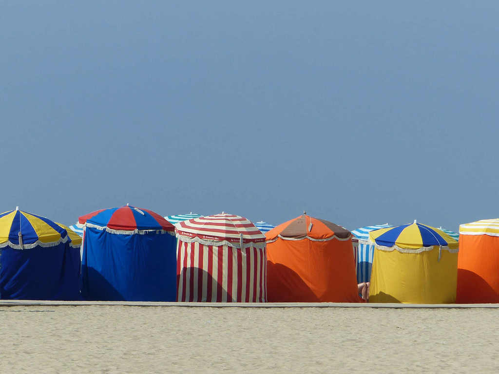 Parasols de la plage de Trouville (photo Jen & Dirk)
