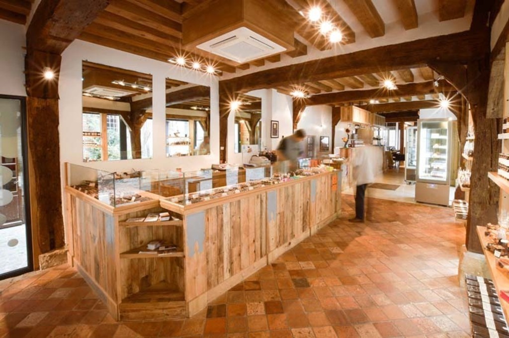 Le Manoir Desmares (XV°), boutique de la chocolaterie à Lisieux