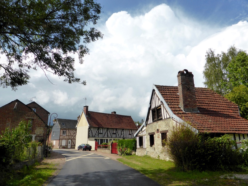 L'arrivée sur Hermival-les Vaux (arrival in Hermival, on one hand)
