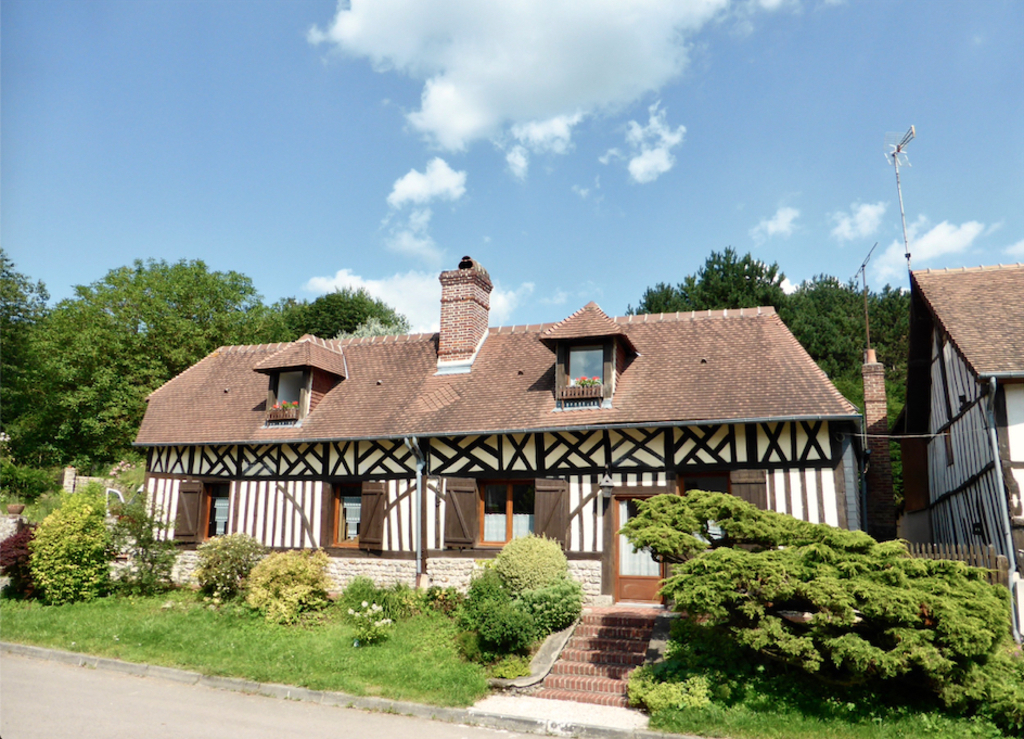 Notre maison est un ancien relais de poste (an old coaching inn) datant de 1700.