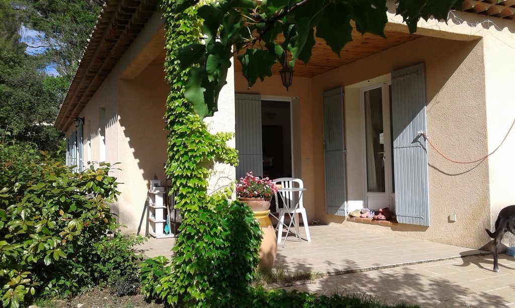 terrasse au nord, très agréable l'été