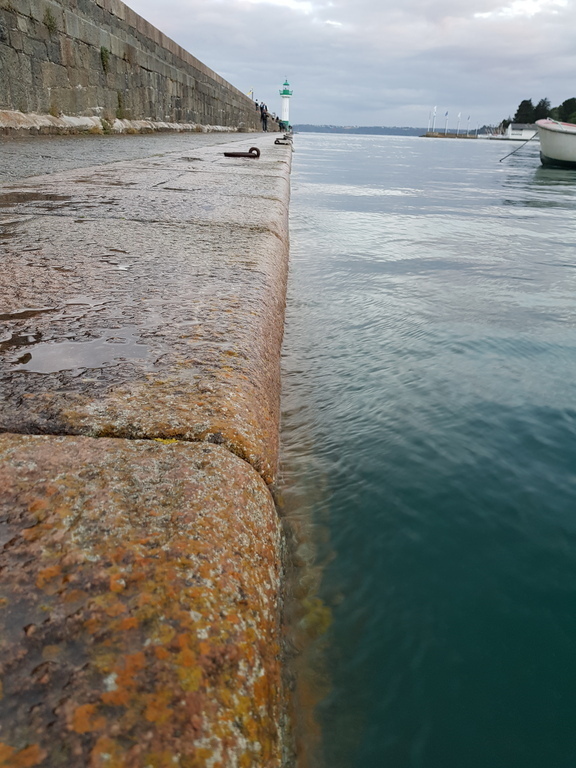 Le quai du vieux port, à marée haute. Harbourg, with high tide