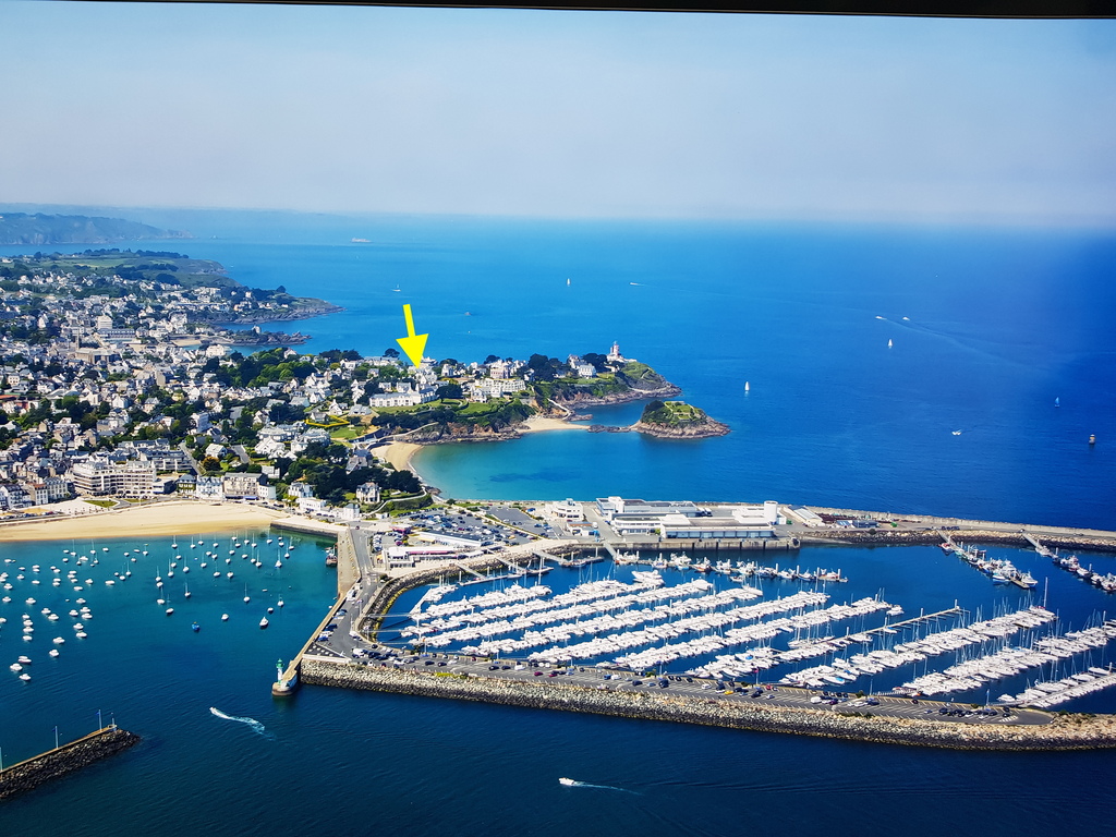 Global view, with the harbour