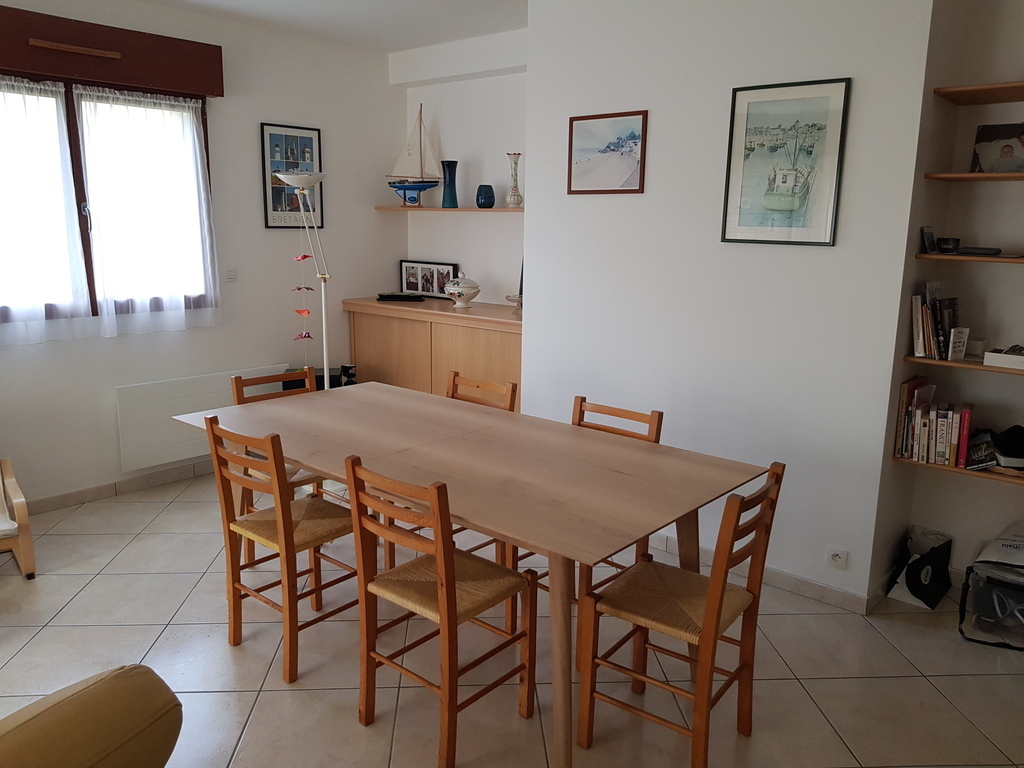 Dinning room area, close to the kitchen and sitting area