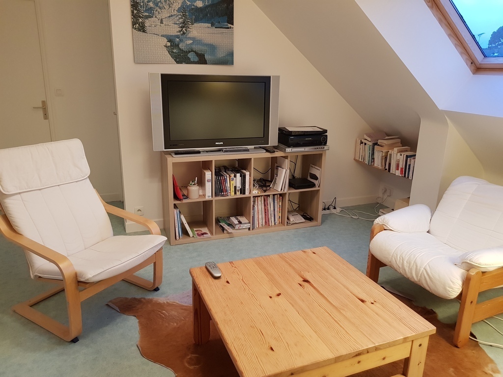 Upstairs, the sitting room, with Internet, TV, DVD reader.